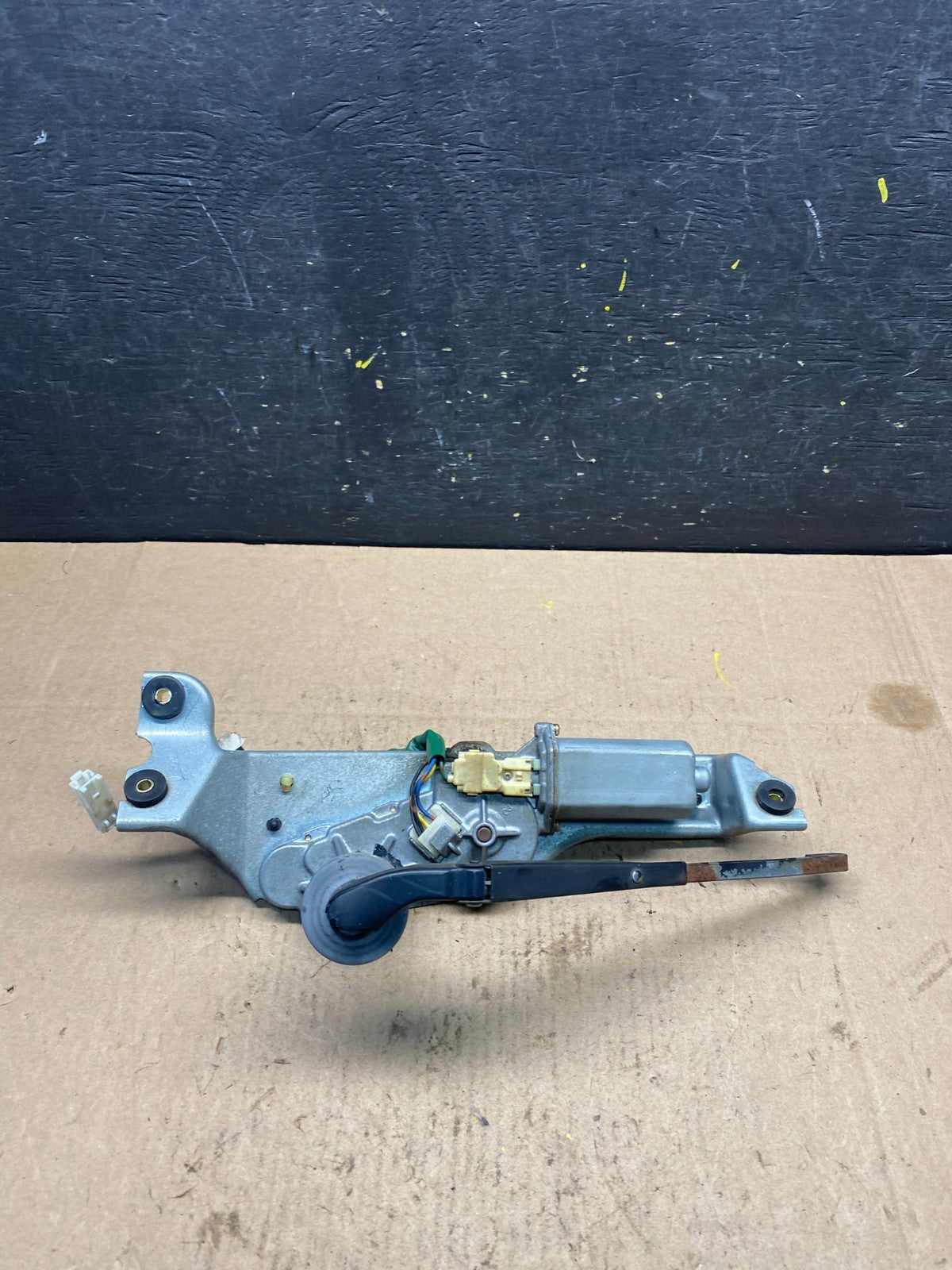 2000 to 2004 Subaru Outback Rear Windshield Washer Wiper Motor R6497 DG0