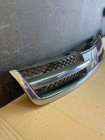 2006 2007 2008 Mitsubishi Endeavor Front Upper Grill Grille AC9724 DG2