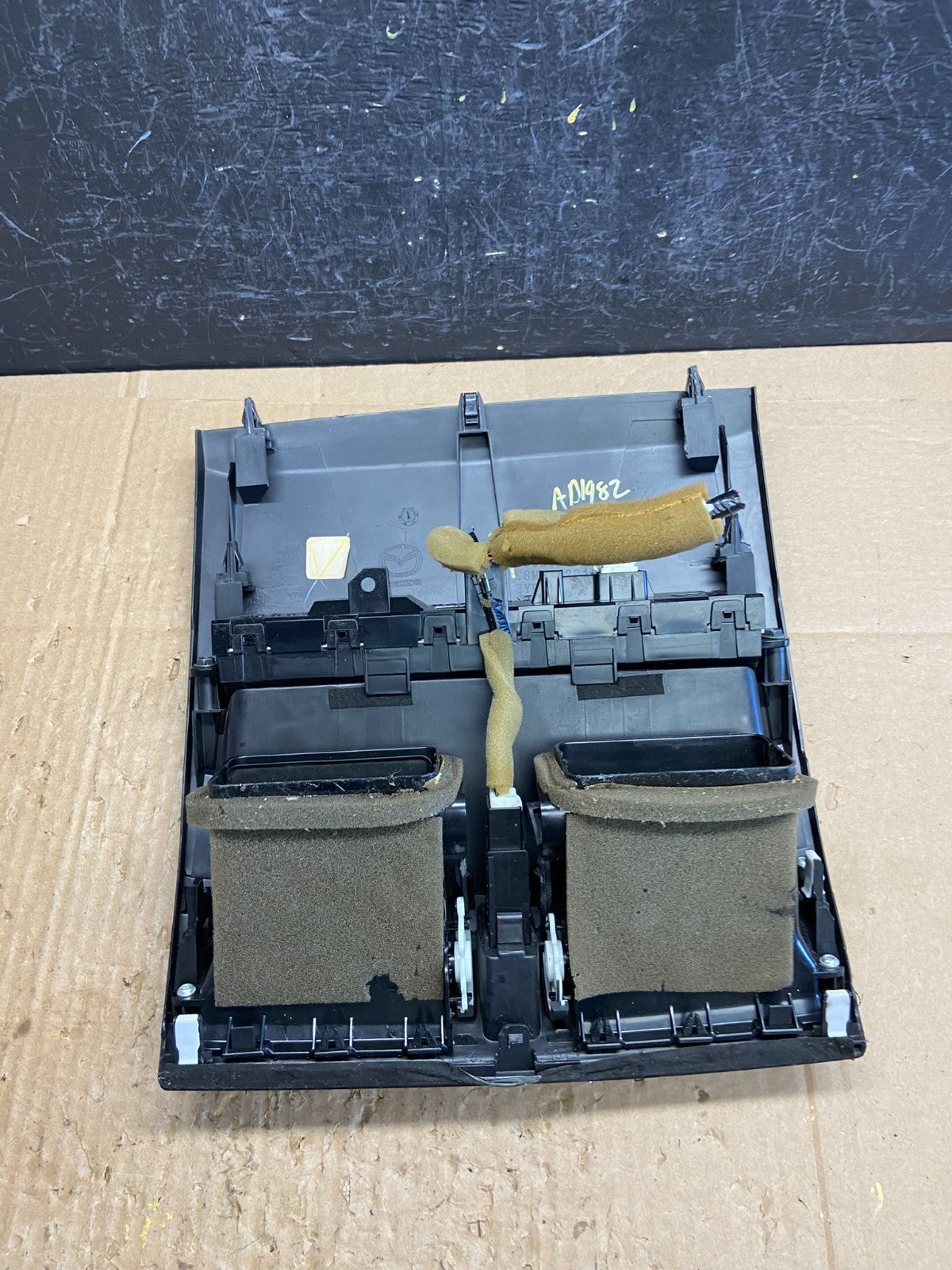 2009 to 2012 Mazda 6 Center Console Dash Dual Air Vent AD1982 DG5