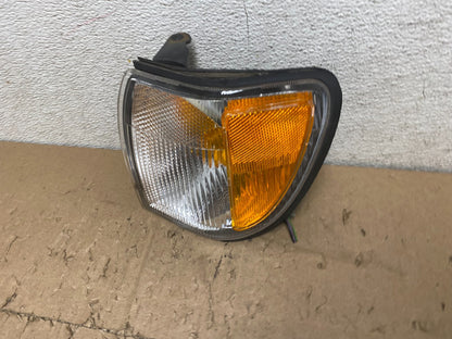 1999-2004 Nissan Pathfinder Front Left Driver Turn Signal i9970 DG1 OEM1