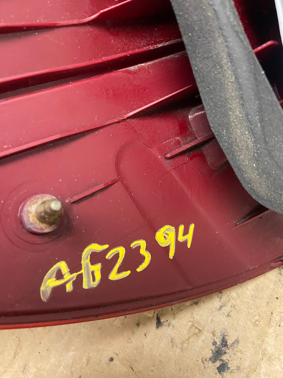 2004-2005 Toyota Sienna Right Passenger Rh Side Tail Light AG2394 LK8