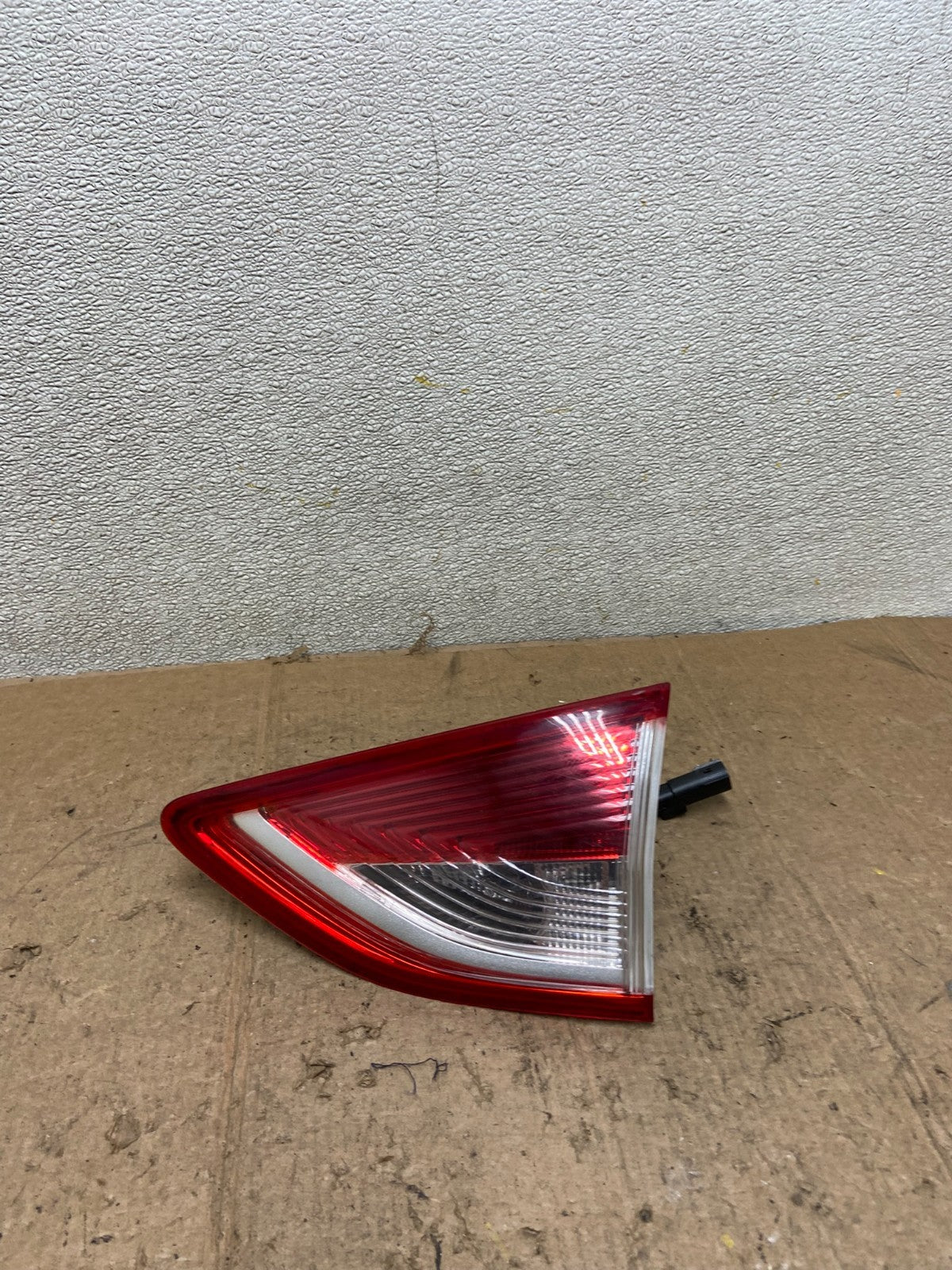 2013 to 2016 Ford Escape Right Passenger RH Side Inner Tail Light OEM AA43120