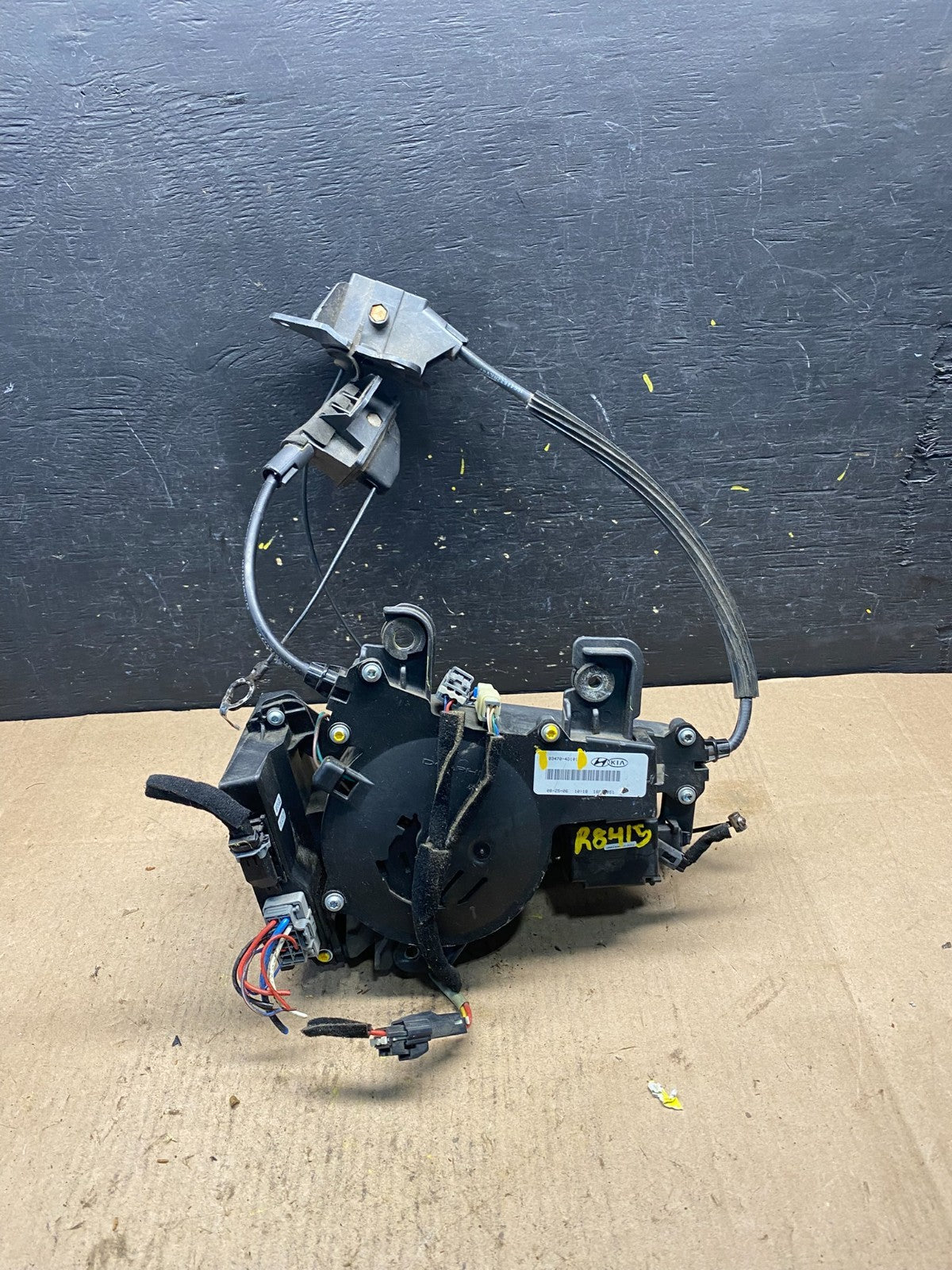 2007-2014 Kia Sedona Left Electric Power Sliding Door Motor Regulator R8415 DG0