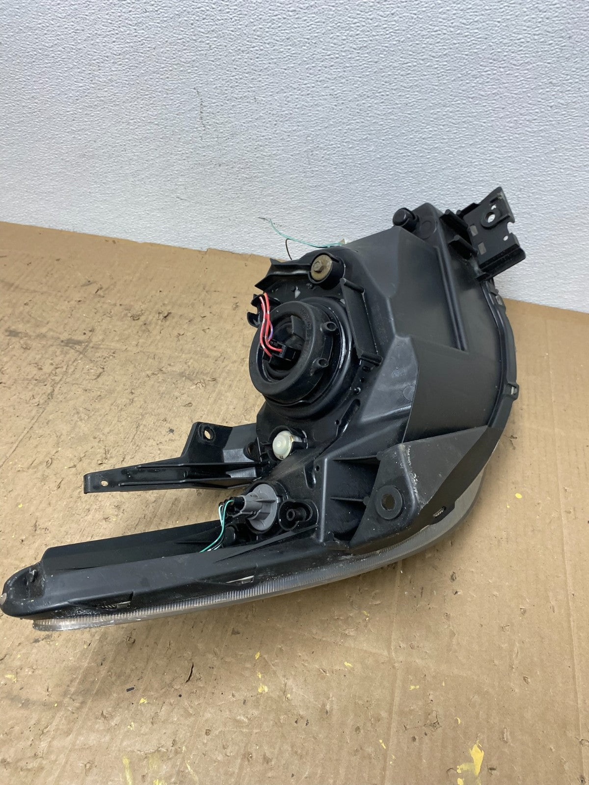 2004 to 2005 Mazda Mpv Black Bezel Right Passenger RH Headlight Oem AC0201 DW6