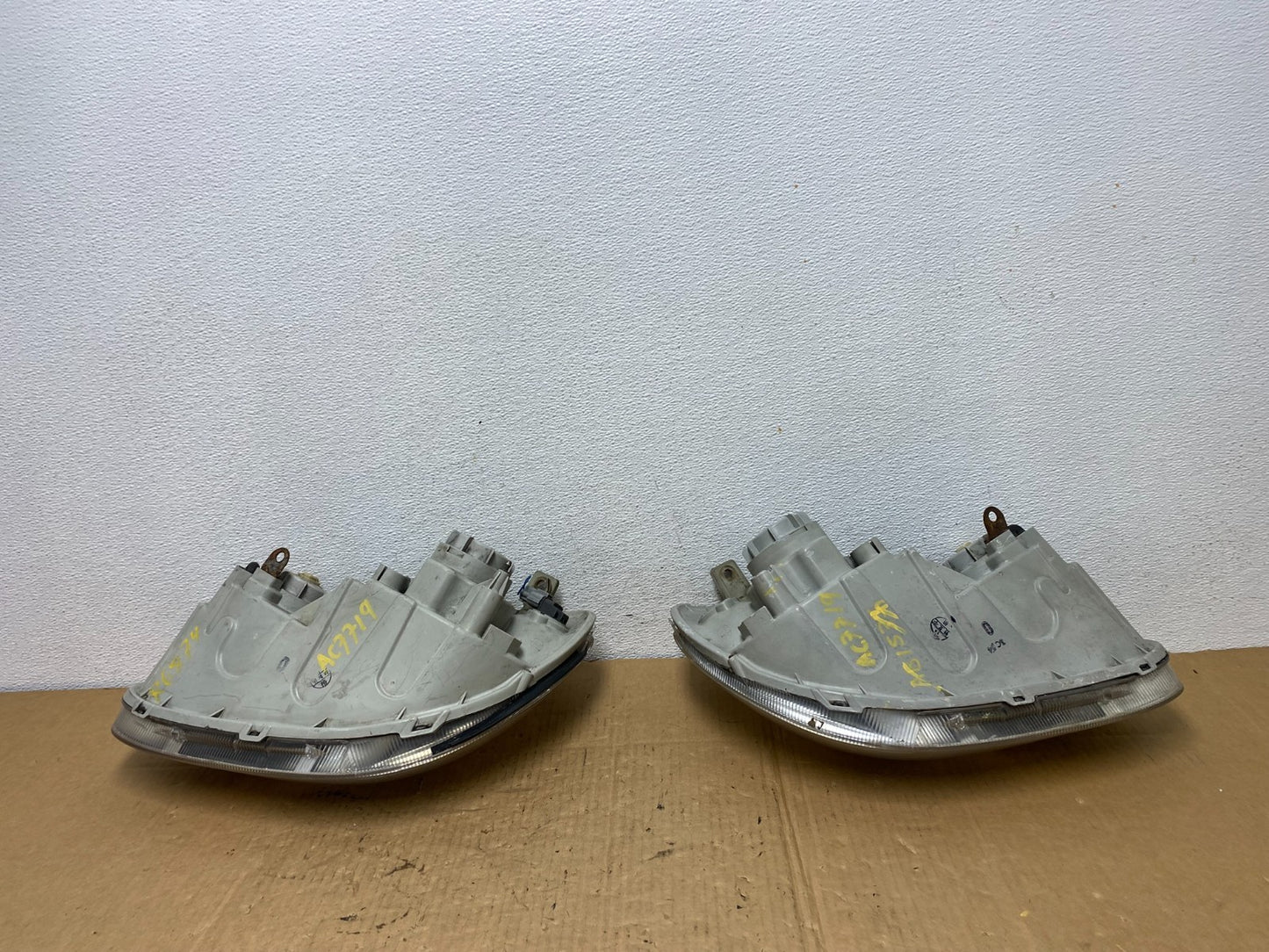 2002 - 2005 Hyundai Sonata Left+Right Headlights Halogen AC7719 DW8