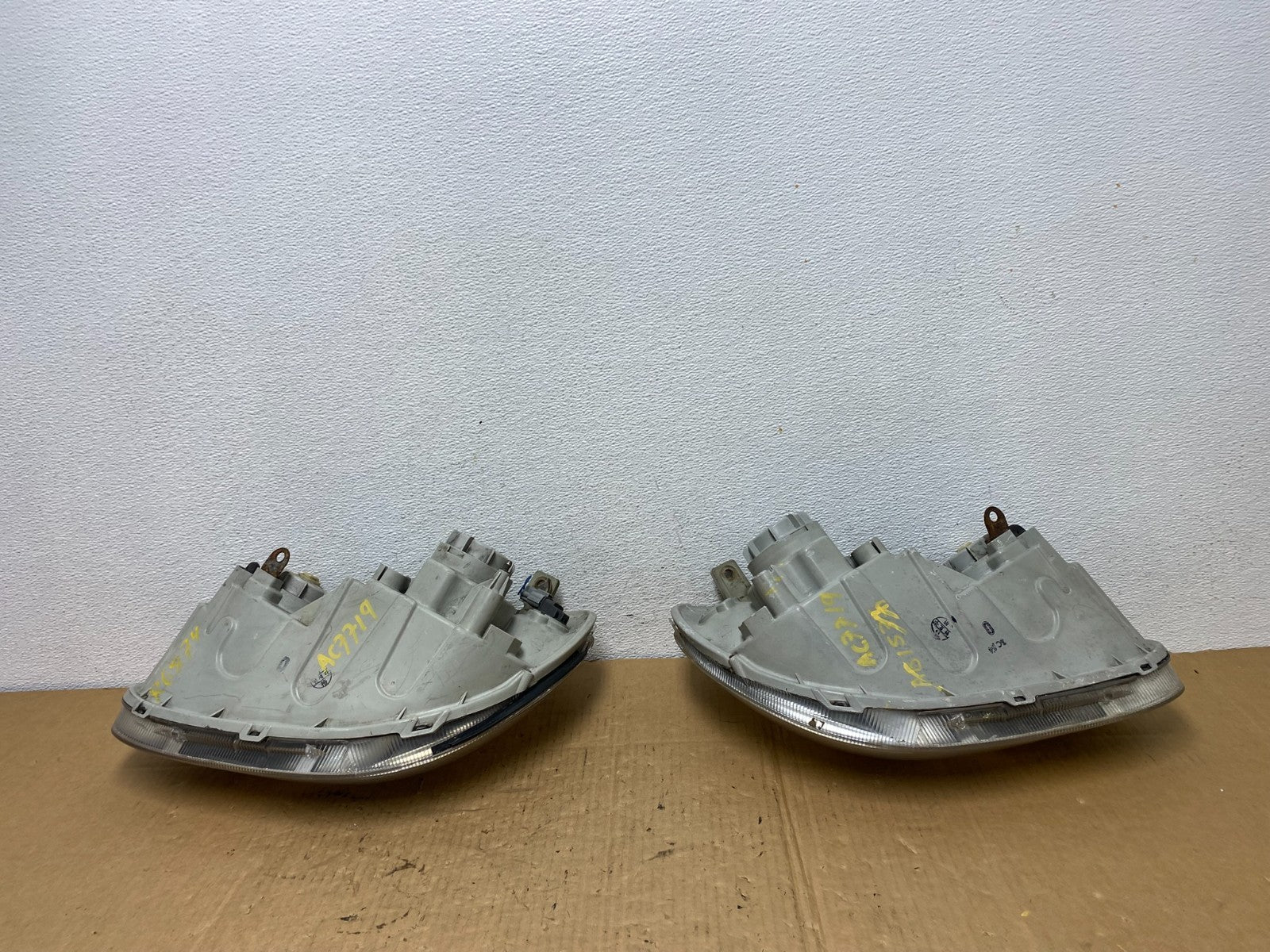 2002 - 2005 Hyundai Sonata Left+Right Headlights Halogen AC7719 DW8