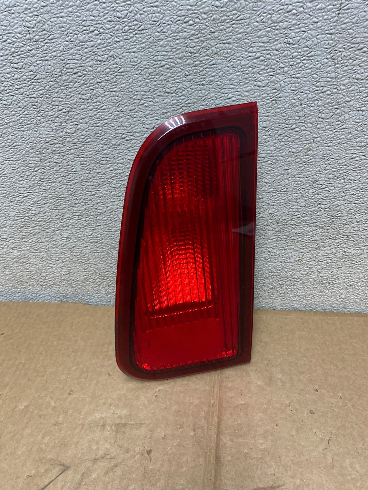 2003-2006 Lincoln Navigator Right Passenger Side Tail Light Inner V1153 DW0