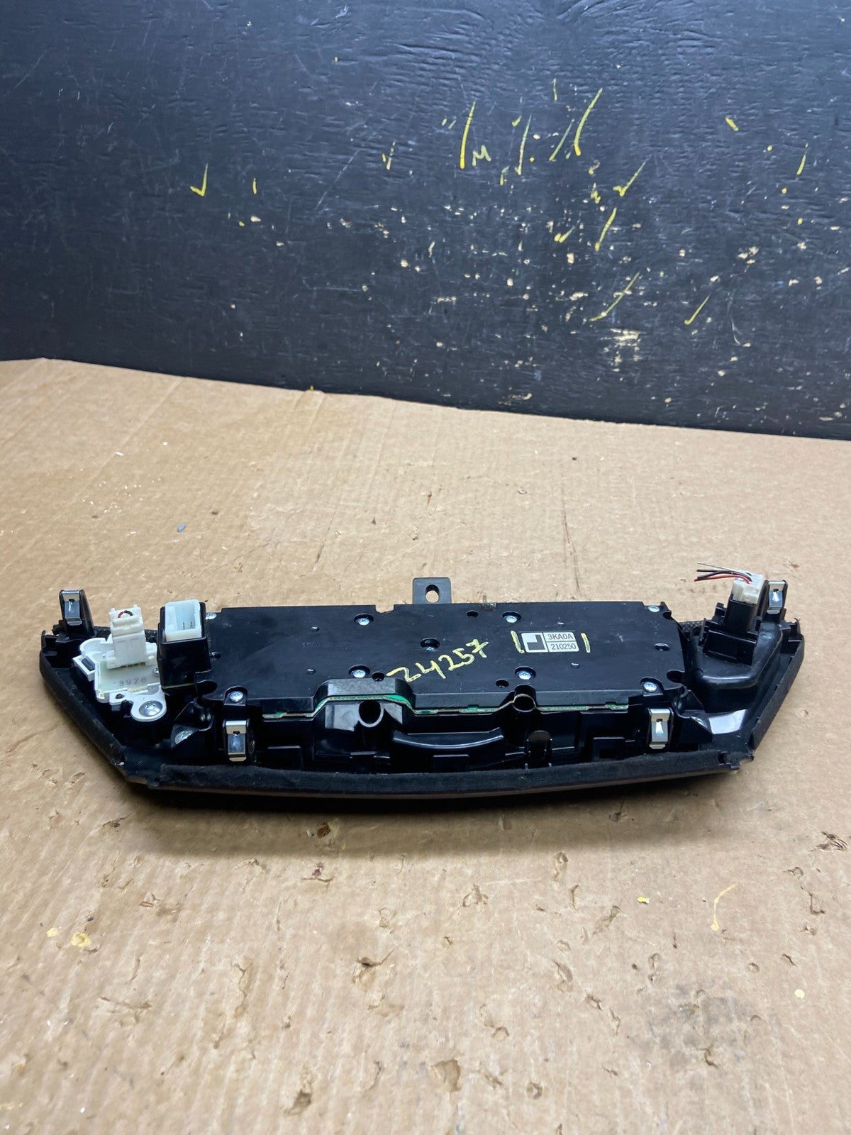 2013 to 2015 Nissan Pathfinder Information Display Control Z4257 DG4