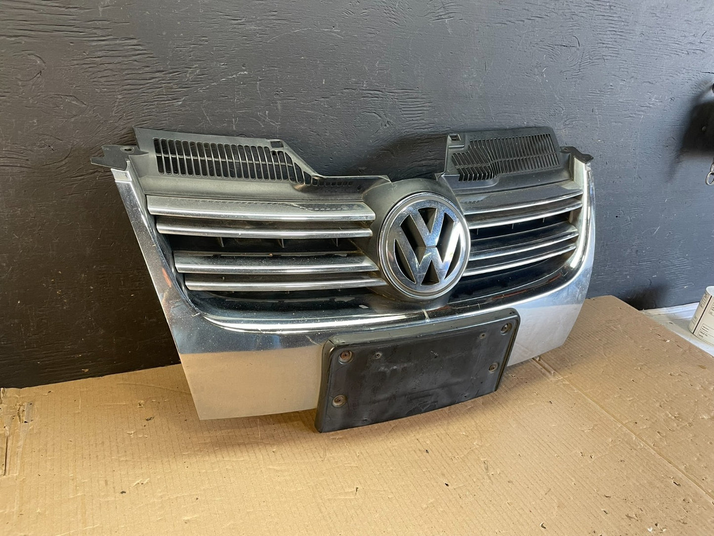2005-2010 Volkswagen Jetta Front Upper Grille Grill Chrome AE3633 DG1