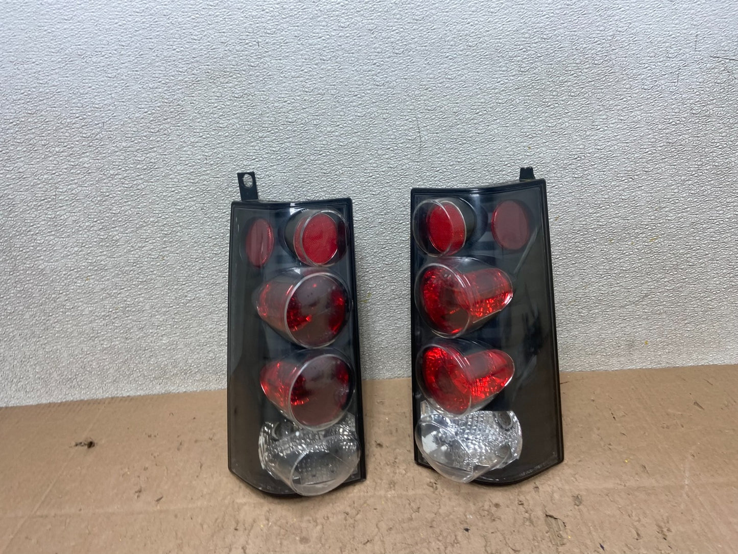1996-2002 GMC Savana Express 1500 Van Left+Right Set Black Tail Lights Y4987 DG0
