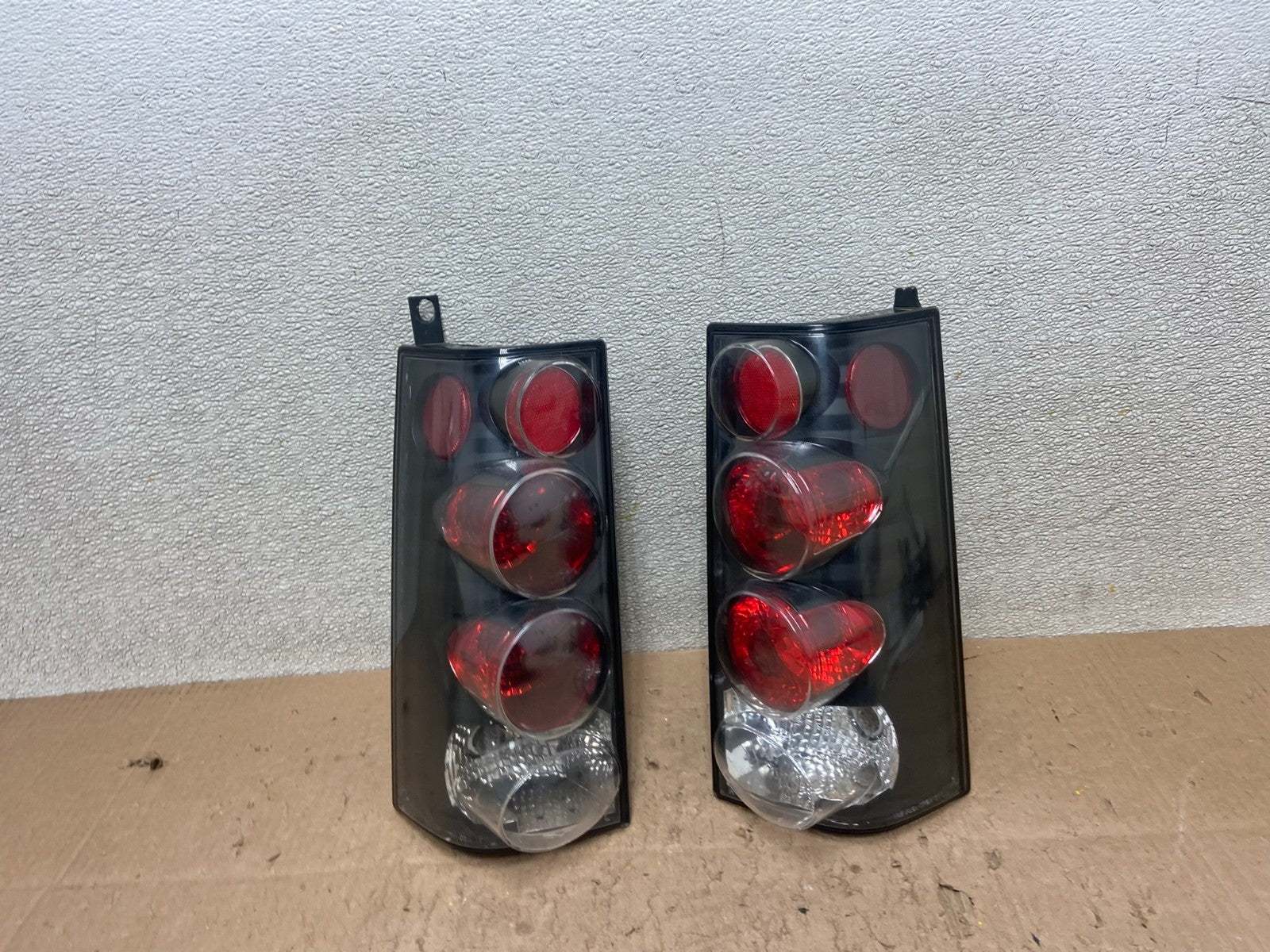 1996-2002 GMC Savana Express 1500 Van Left+Right Set Black Tail Lights Y4987 DG0
