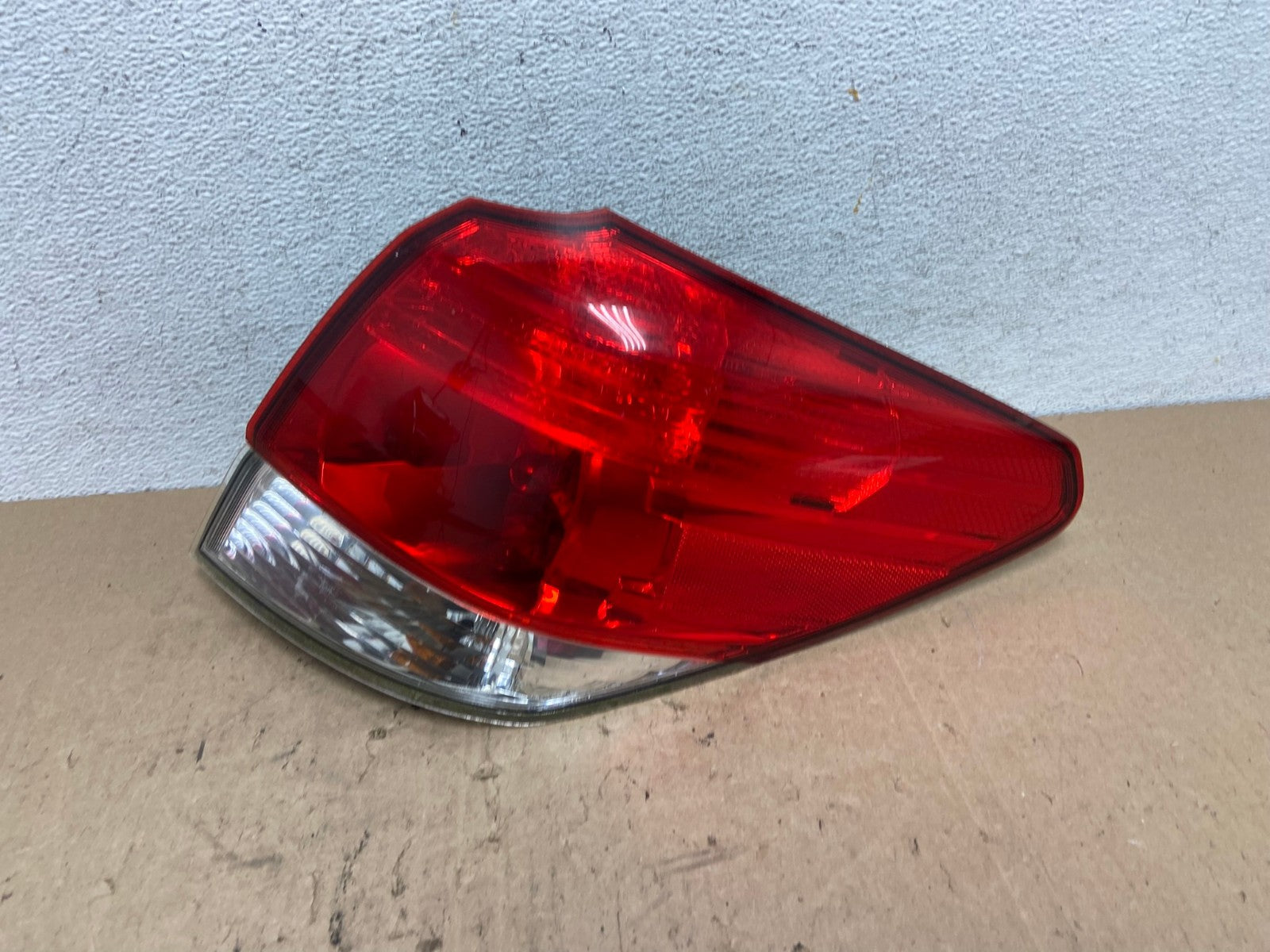 2010-2014 Subaru Outback Wagon Right Passenger Rh Side Tail Light AE6537 LK0