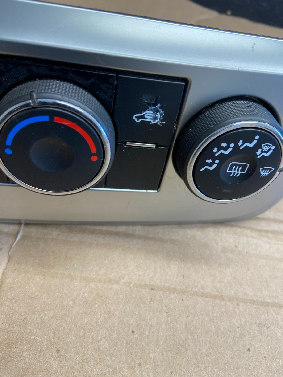 2013 - 2016 GMC Acadia A/C Heater Climate Control Radio Panel Bezel OE AF1769 DG3