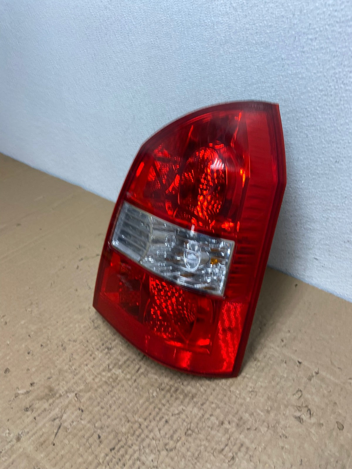 2005 to 2009 Hyundai Tucson Right Passenger Rh Tail Light OEM AC4053 LK1