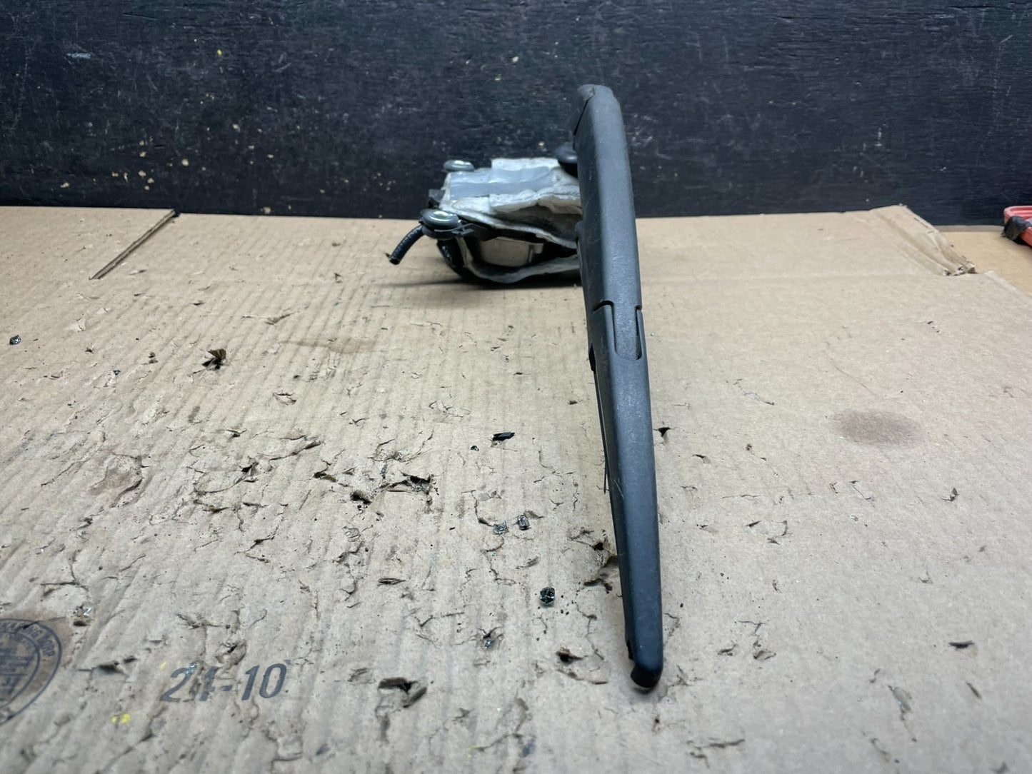 2013-2016 Nissan Pathfinder Back Door Rear Wiper Motor Wiper Blade V8828 DG4