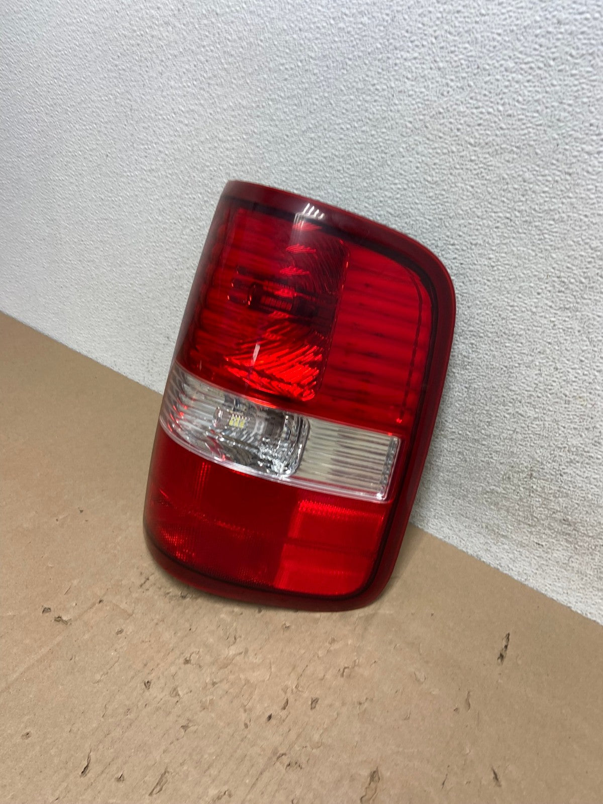 2004 to 2008 Ford F150 F-150 Right Passenger RH Side Tail Light AG6764 LK1