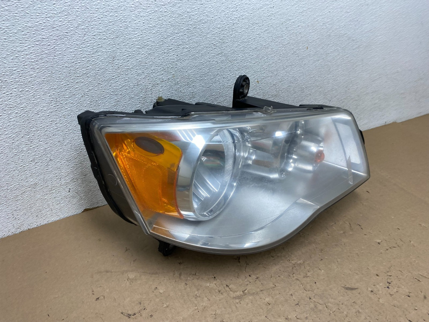 2011 to 2016 Chrysler Town and Country Right Passenger Headlight AG4403 DW2