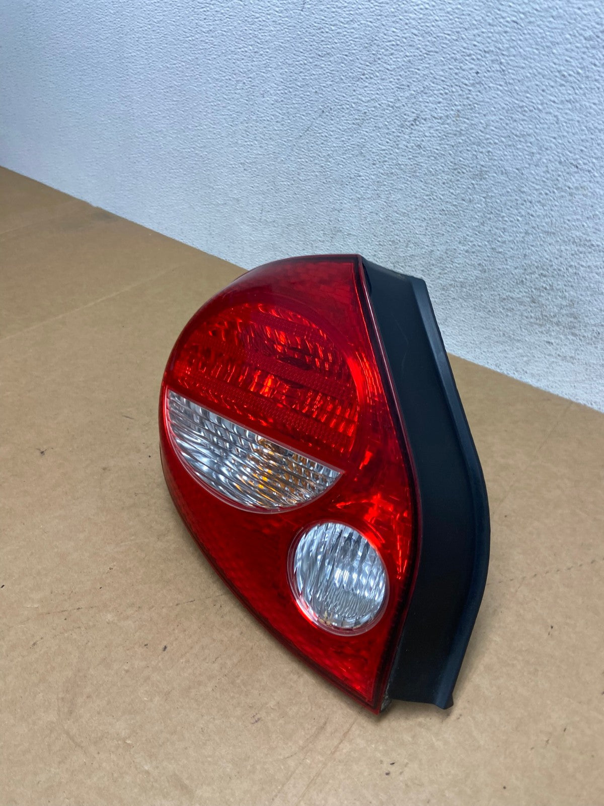 2000 to 2001 Nissan Maxima Left Driver Lh Side Tail Light AE2950 LK1