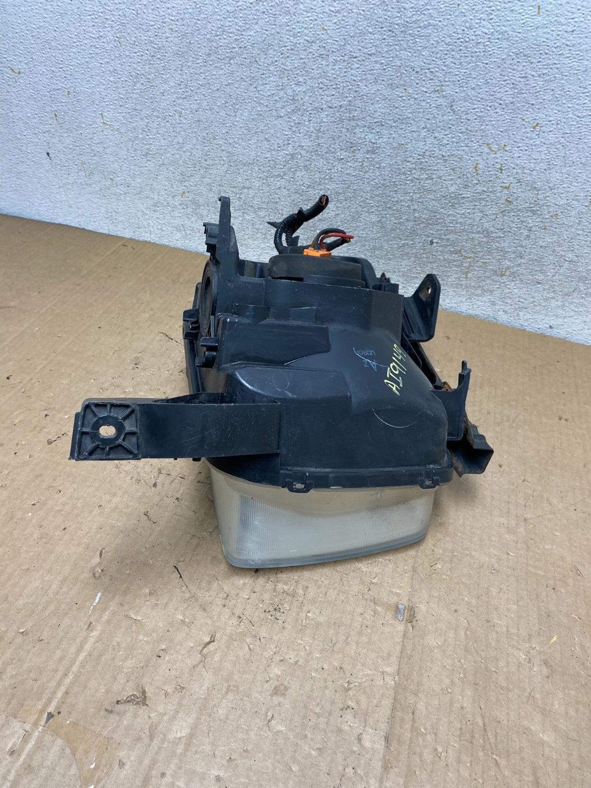 2003 to 2006 Honda Element Left Driver Lh Side Headlight AI9149 DW6