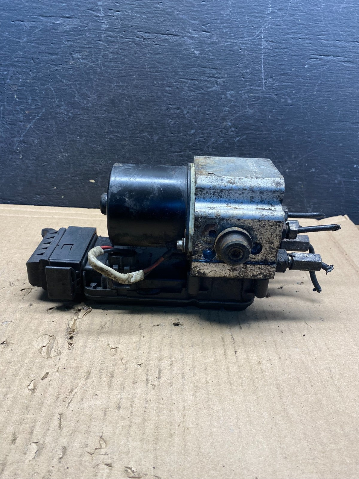 2006 2007 Ford E250 E350 Anti-Lock ABS Antilock Brake Pump AE8015 DW2