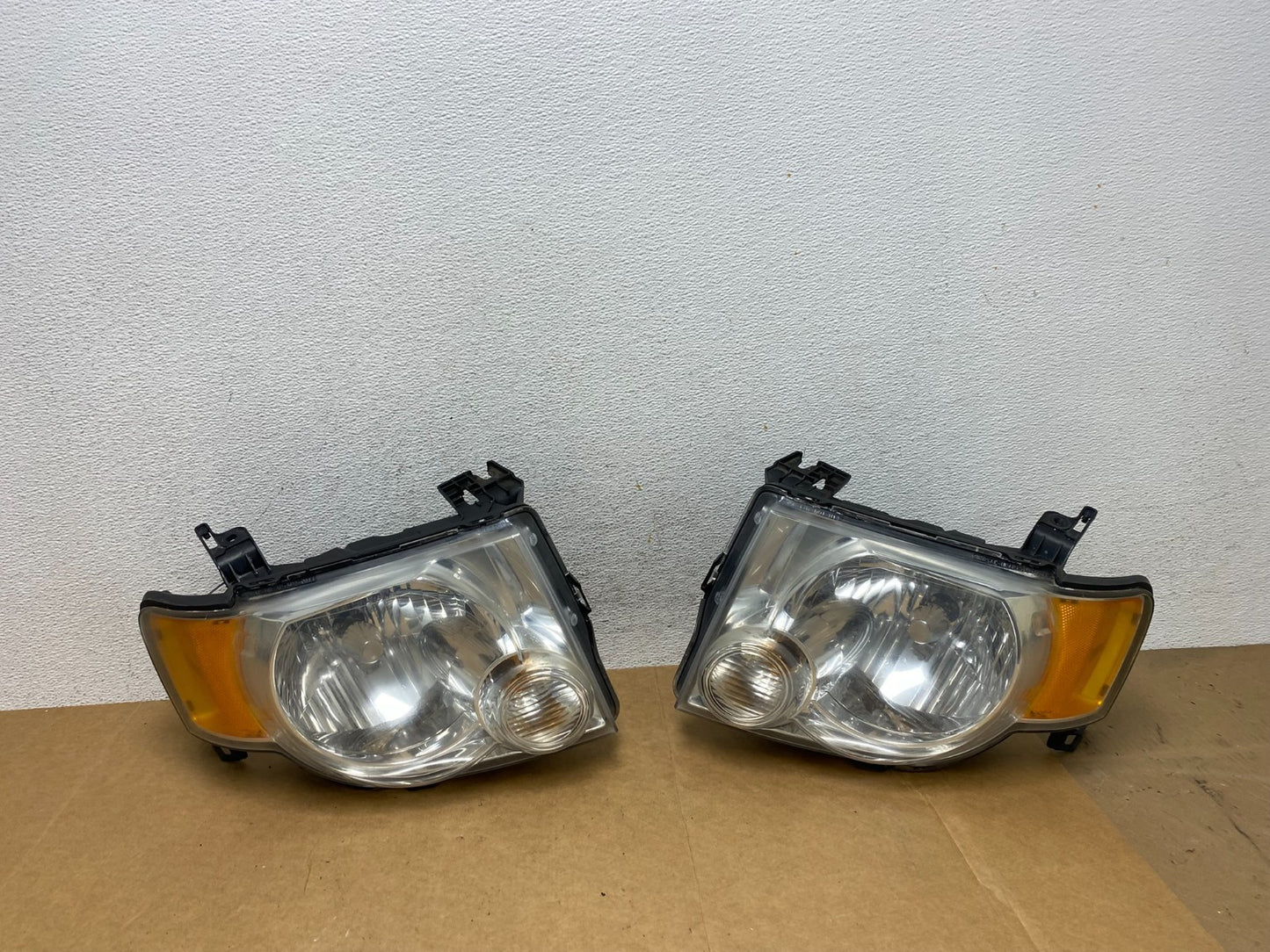 2008 to 2012 Ford Escape Headlights Left+Right Side Set Halogen AE2908 DW0
