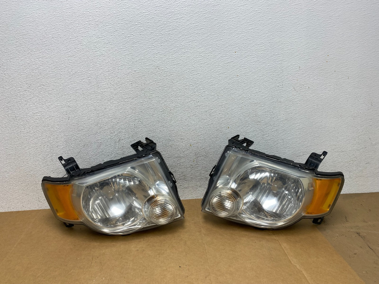2008 to 2012 Ford Escape Headlights Left+Right Side Set Halogen AE2908 DW0