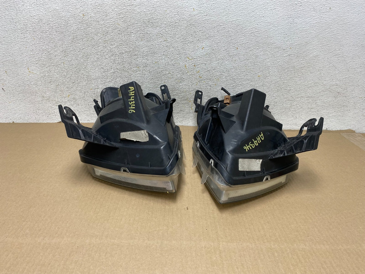 2008 to 2011 Mercury Mariner Left+Right Side Halogen Headlights AH4346 DW8