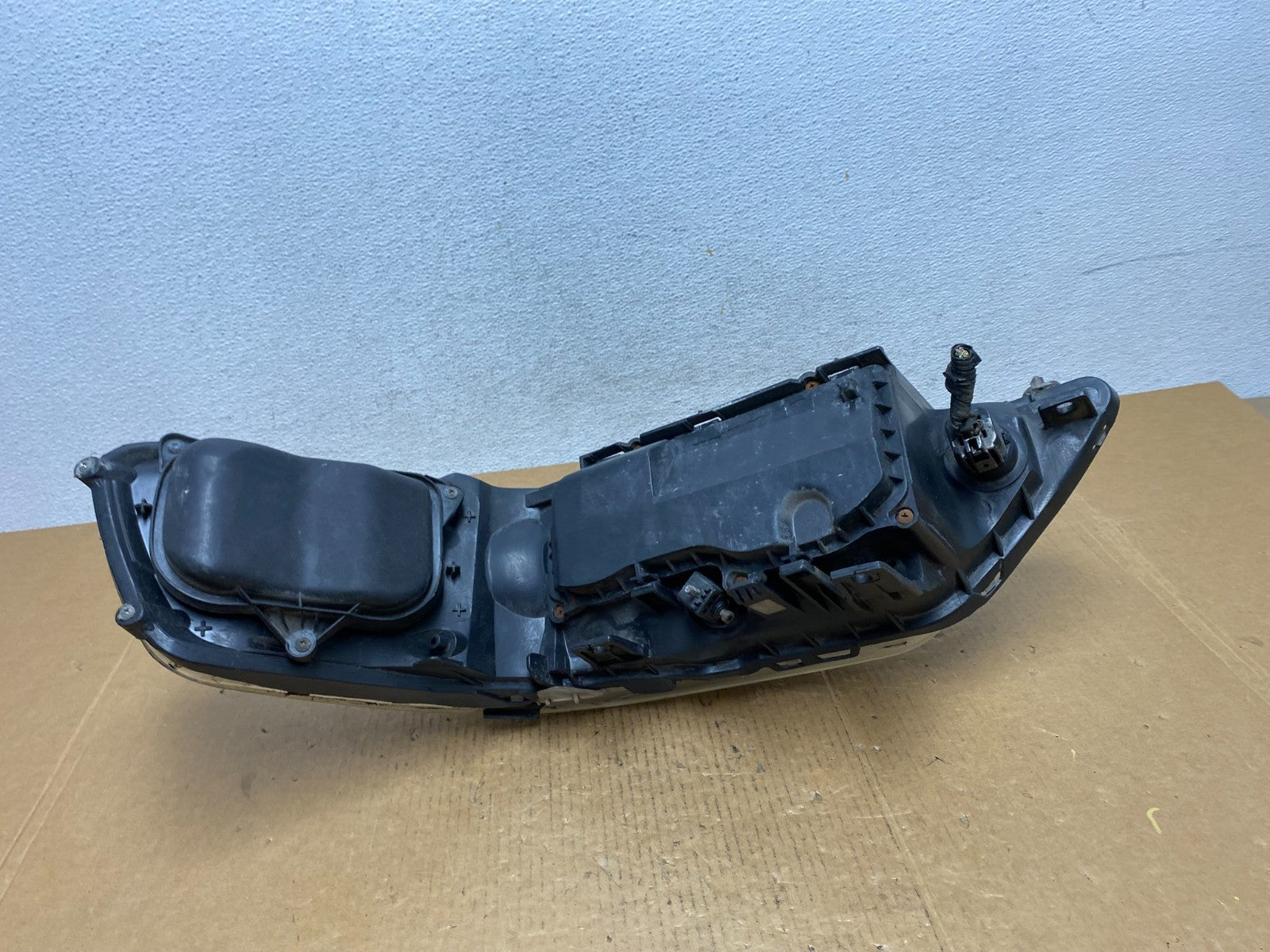 2005 to 2011 Lincoln Town Car Right Passenger Rh Side Headlight AE0514 DW4