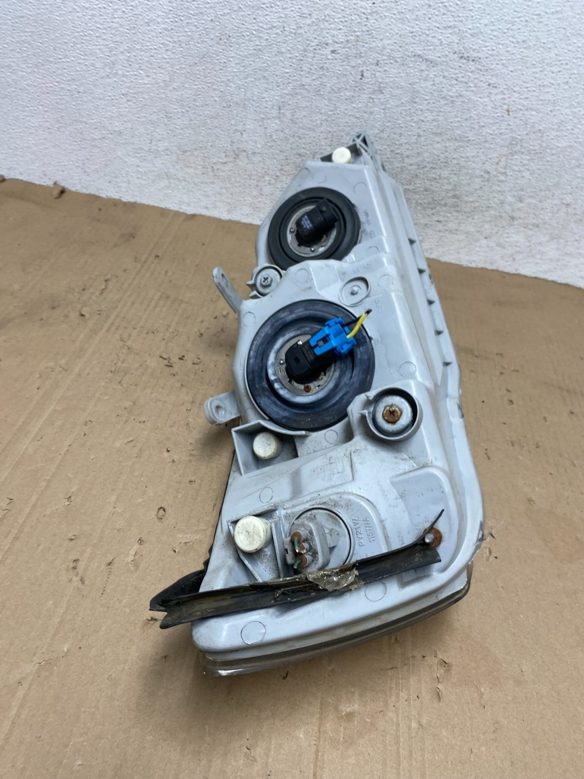 2000 to 2004 Toyota Avalon Halogen Left Driver LH Headlight AE9231 DW7