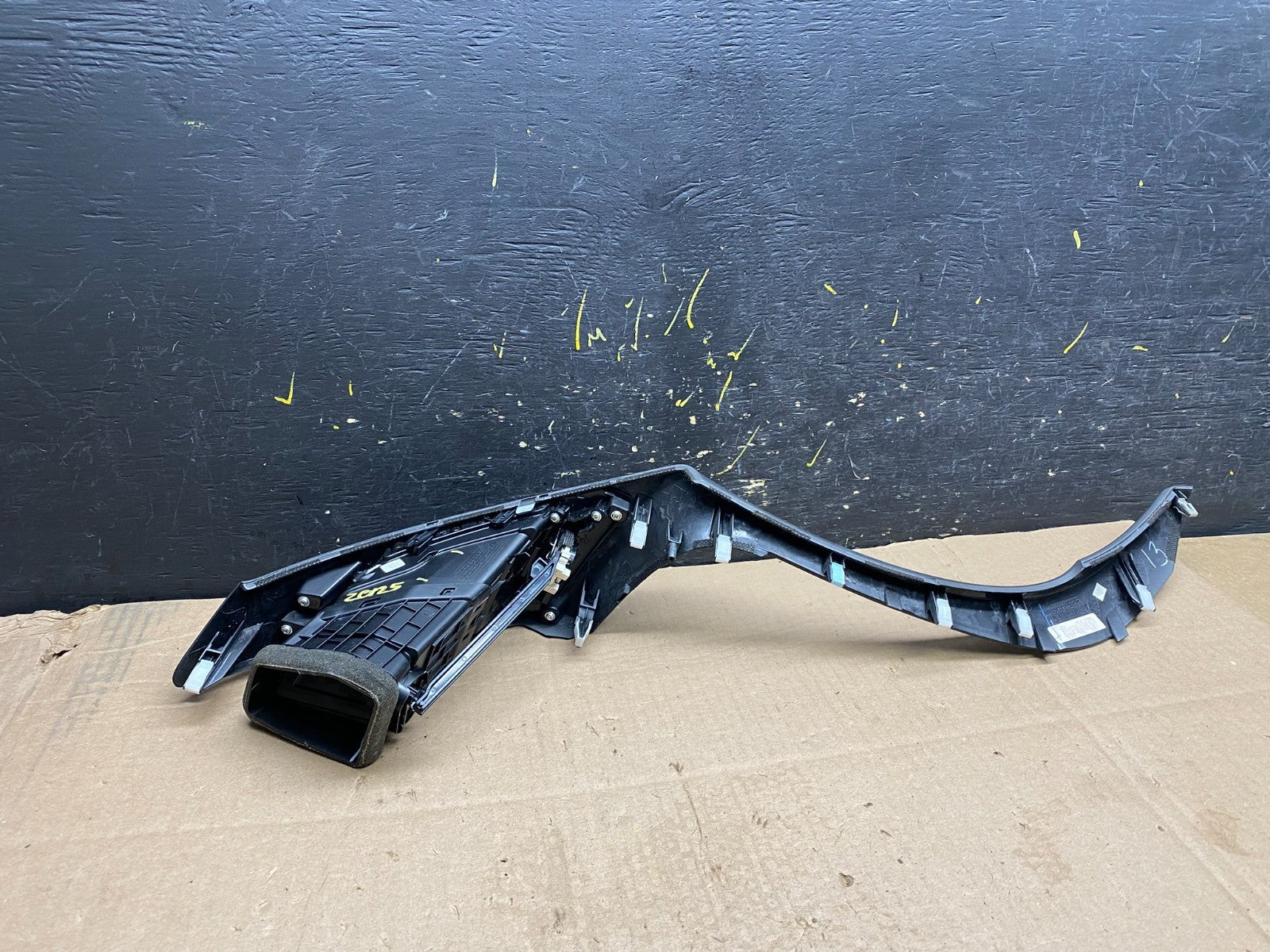 2014-2016 Hyundai Elantra Center Right Garnish Trim Bezel Air Vent z0125 DG5