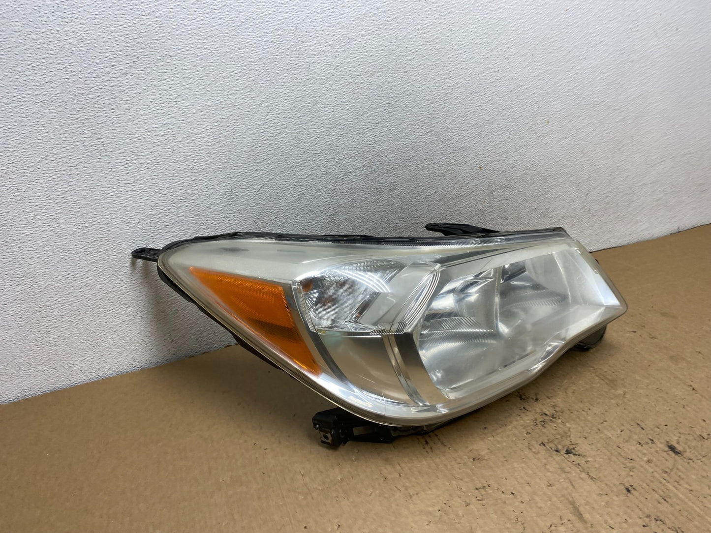 2014 to 2016 Subaru Forester Right Passenger Headlight Halogen AG2370 DW2