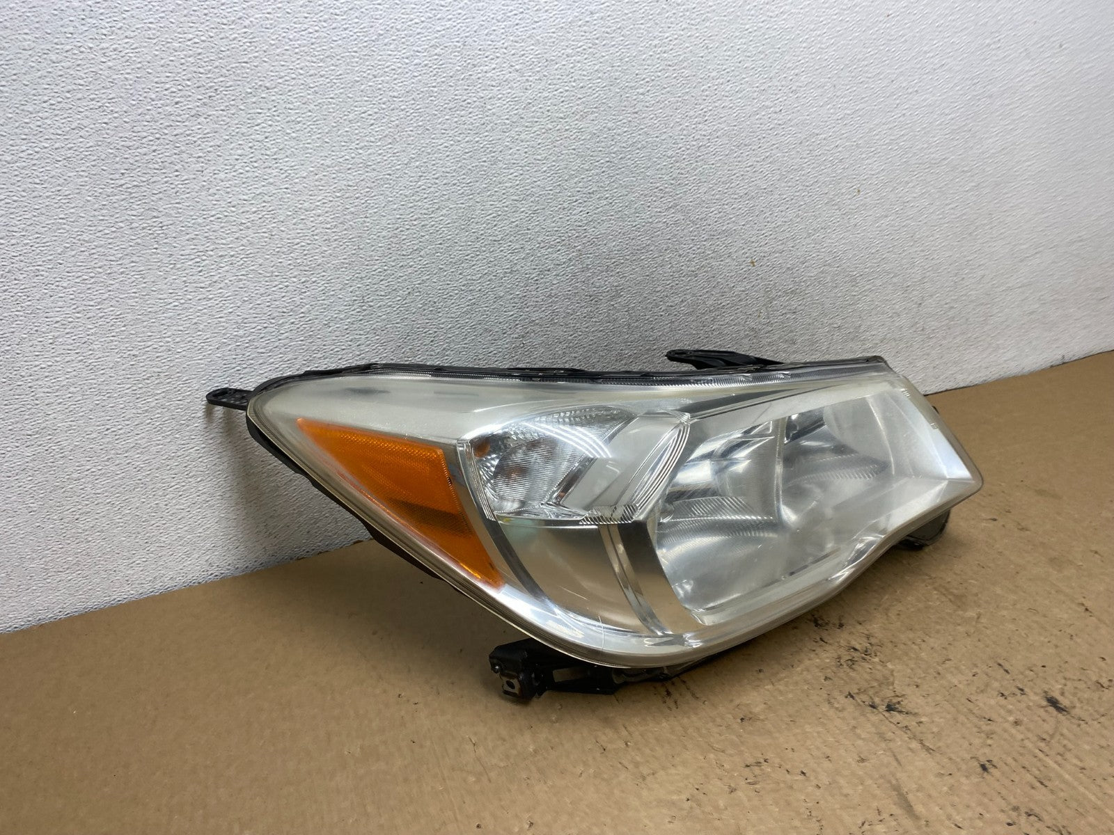 2014 to 2016 Subaru Forester Right Passenger Headlight Halogen AG2370 DW2