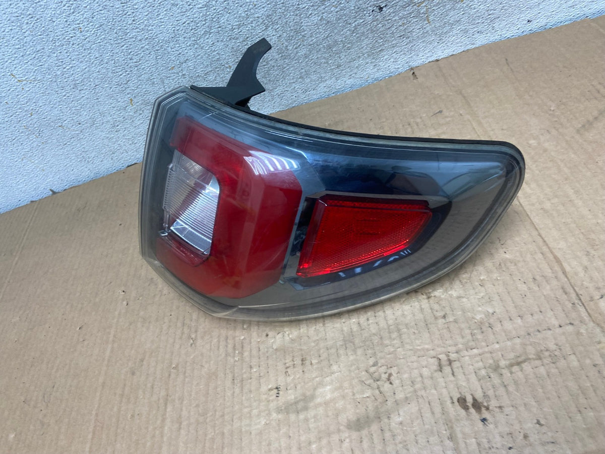 2013 to 2016 GMC Acadia Right Passenger RH Side Tail Light AI7026 LK1