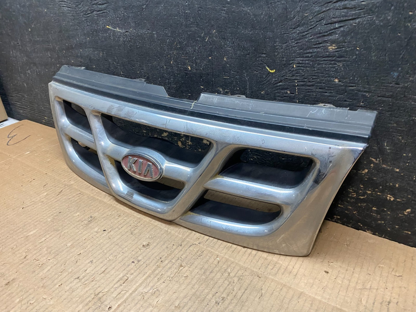 1999 Kia Sportage Front Upper Grille Grill OEM y1853 DG2