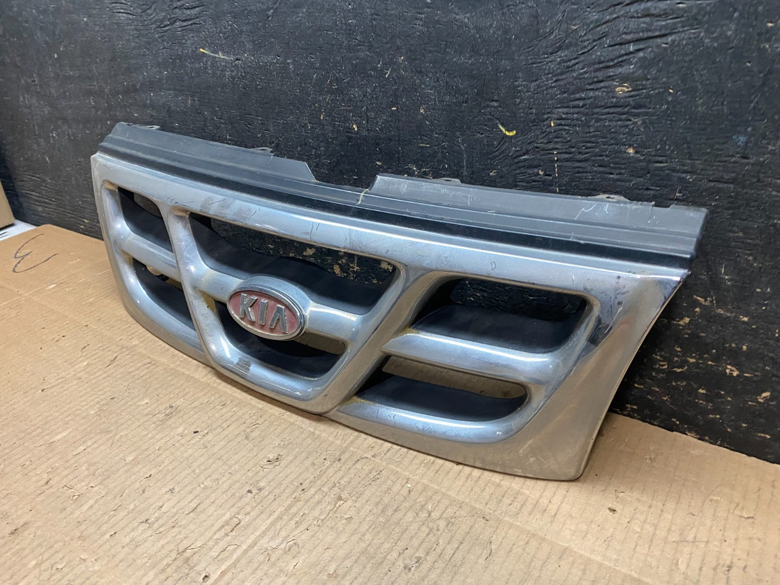 1999 Kia Sportage Front Upper Grille Grill OEM y1853 DG2
