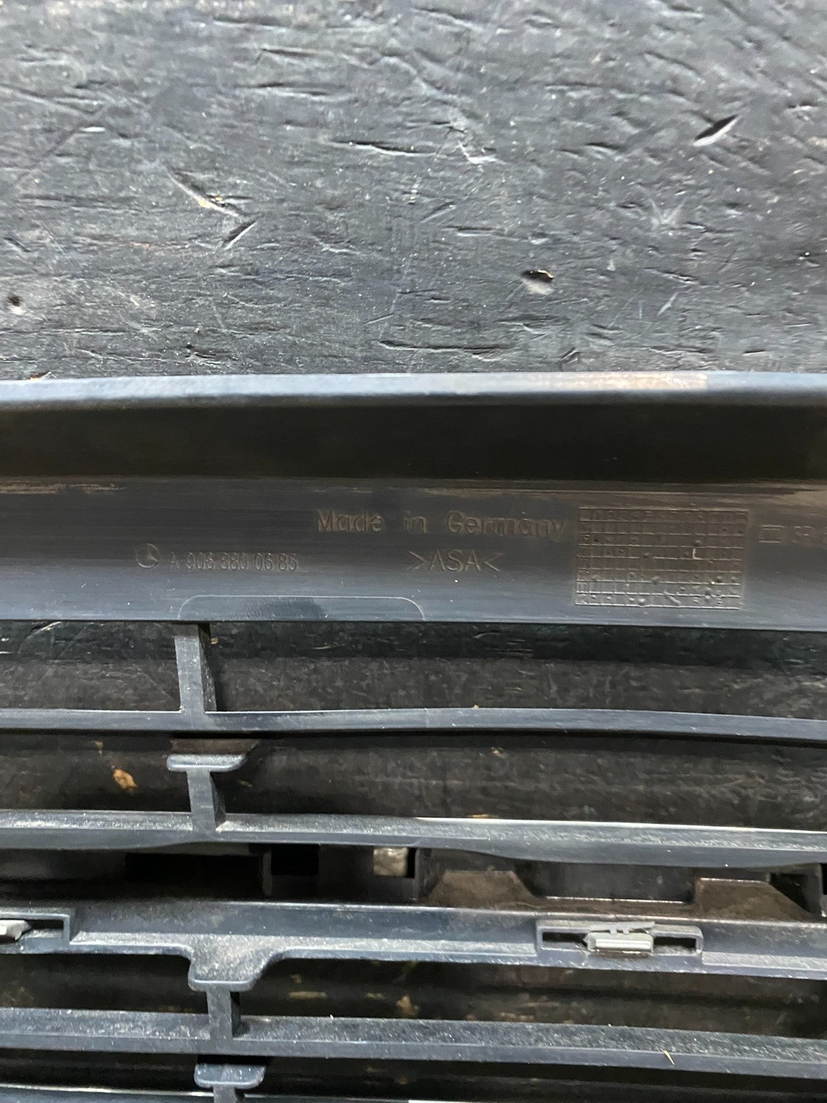 2009 to 2011 Freightliner Sprinter Front Upper Chrome Grill Grille V4342 GD7