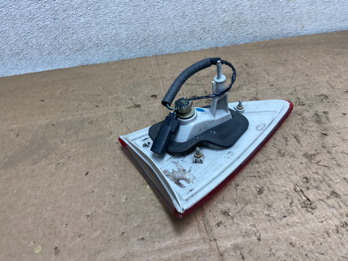 2013 to 2016 Ford Escape Left Driver LH Side Inner Tail Light OEM Y8315 DW4