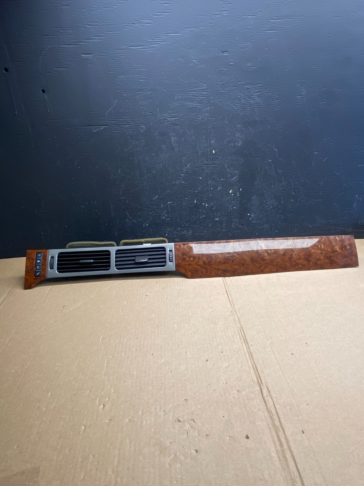 2007-2014 GMC Yukon Tahoe Center Trim Plate Air Vent Maple AE4374 DG0