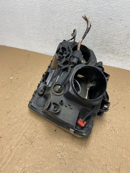 2004 to 2006 Chrysler Pacifica Headlight Right Passenger Halogen AD8755 DW6