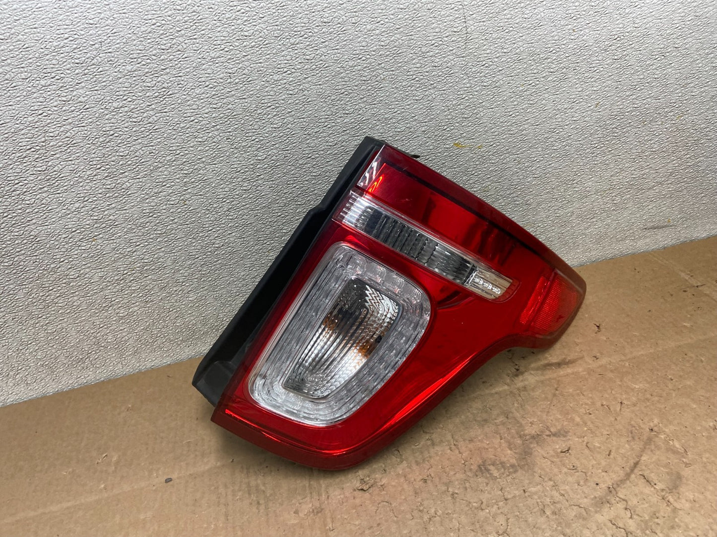 2011-2015 Ford Explorer Police Package Right Passenger Side Tail light Y9147 DW0