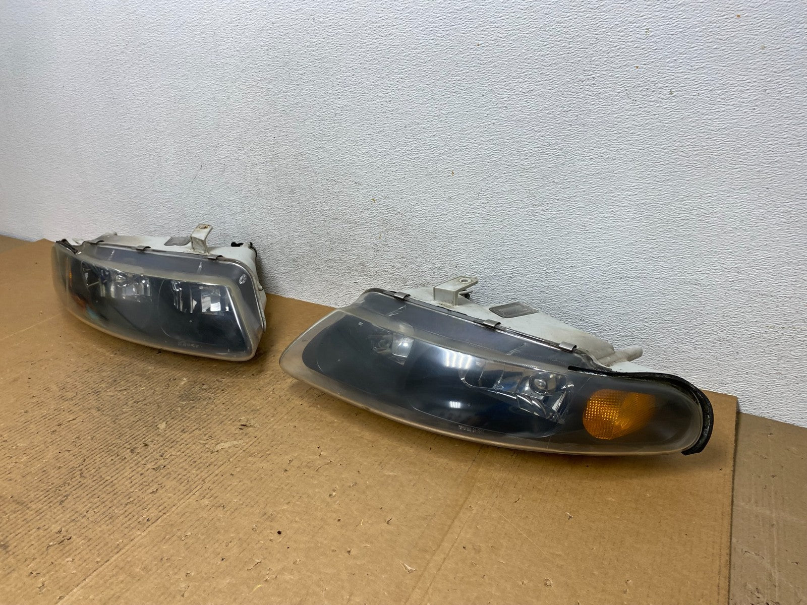 1997 to 2000 Dodge Avenger Left Driver LH Side Headlight ae1631 DG1
