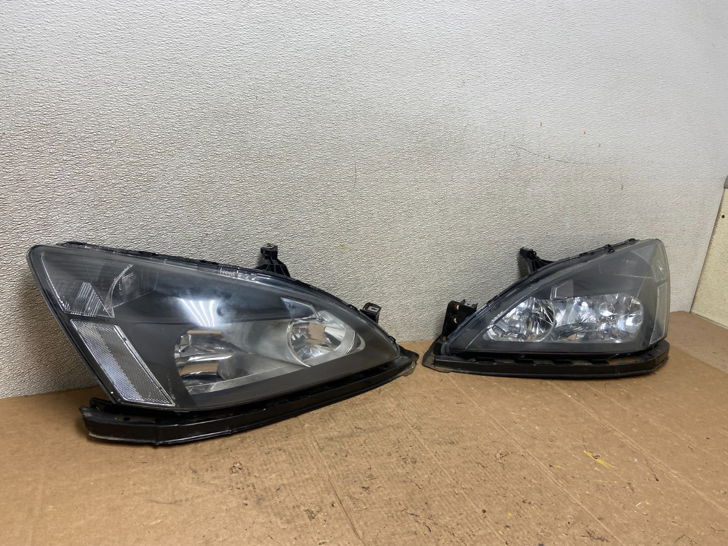 2003 - 2007 Honda Accord Left+Right Set Halogen Headlights AA3810 DW2