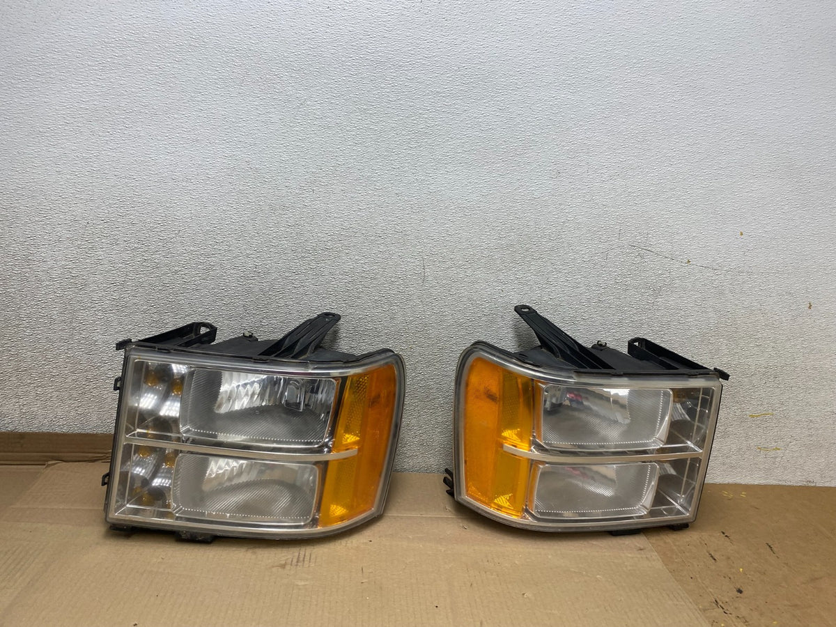 2007 - 2014 GMC Sierra Left+Right Side Halogen Headlights U2773 DW0