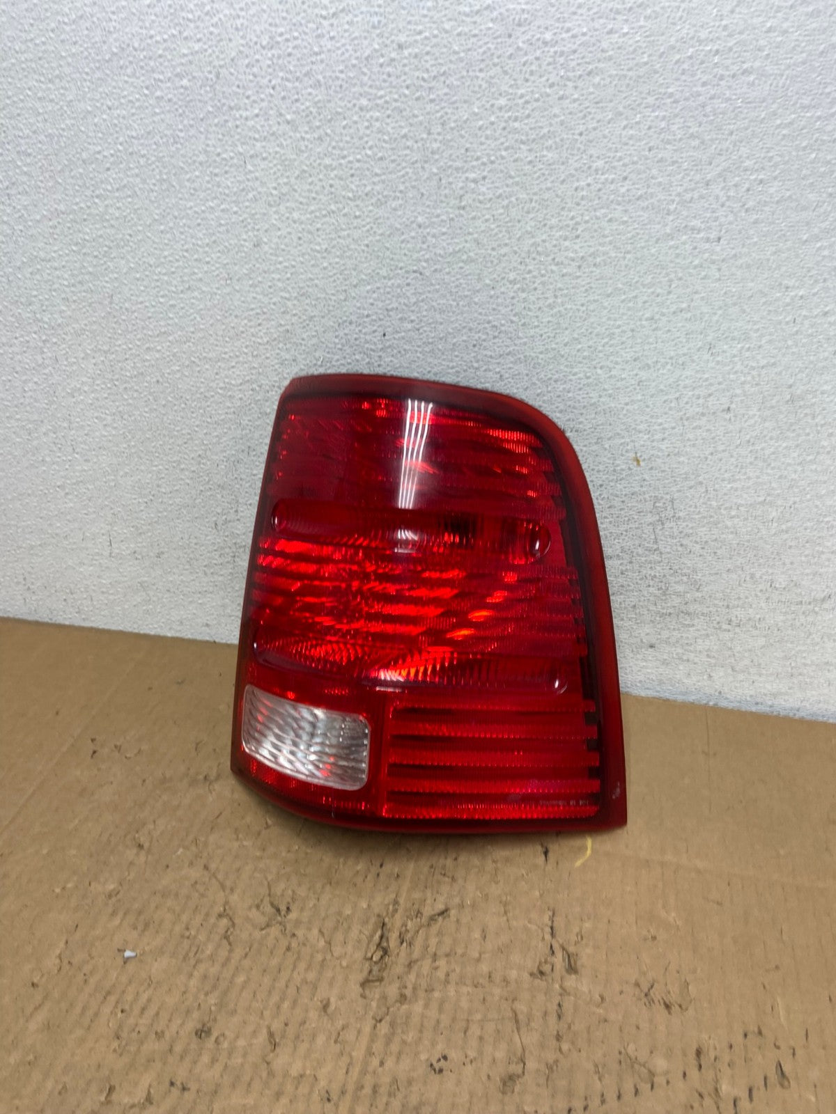 2002 to 2005 Ford Explorer Right Passenger Rh Side Tail light AD2370 LK0