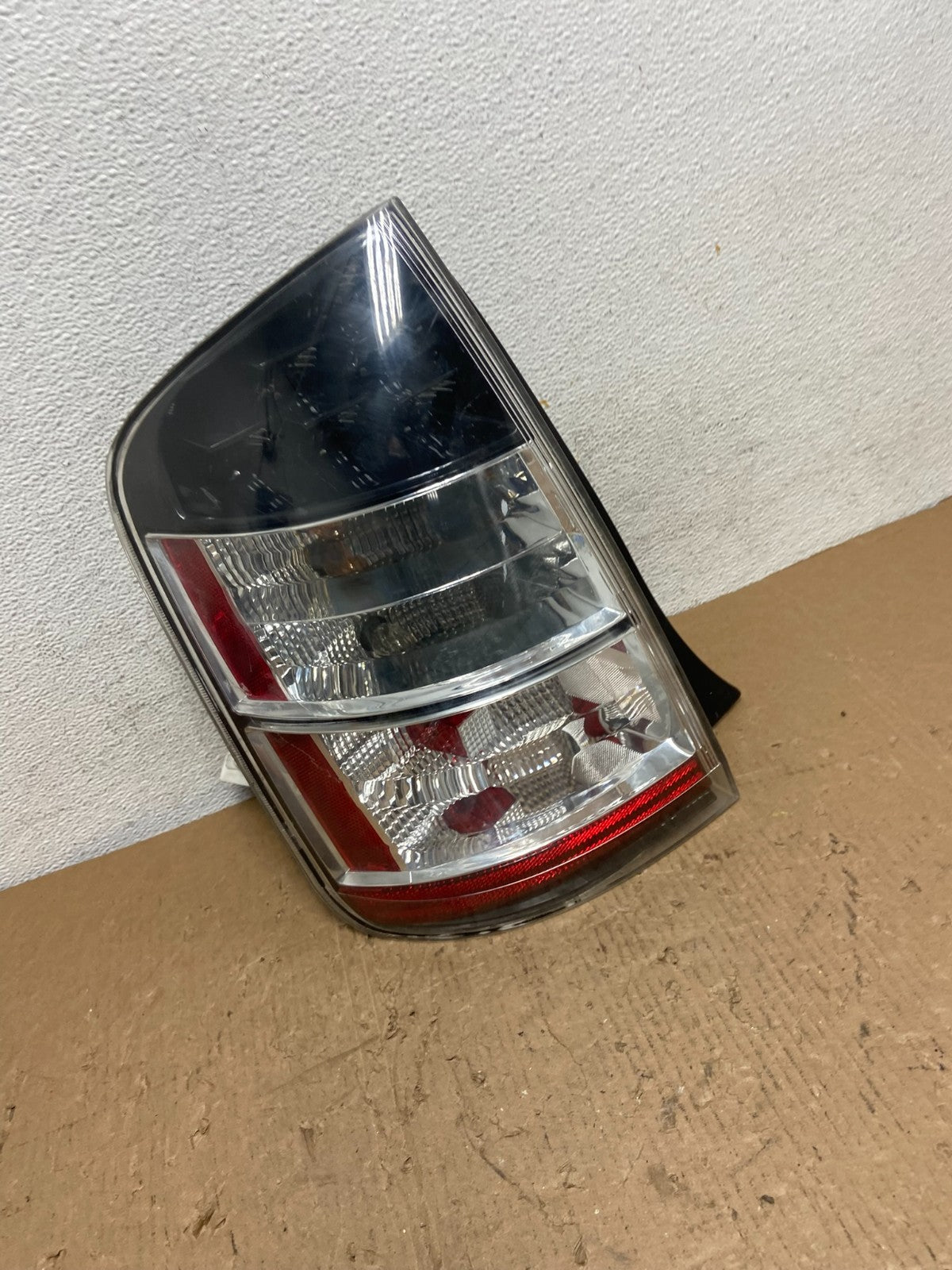 2004 2005 Toyota Prius Tail Light Left Driver Lh Side AD8242 DW2