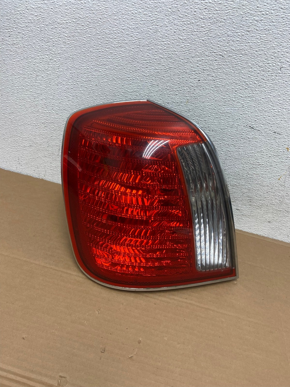 2004 to 2005 Hyundai XG350 Left Driver LH Side Tail Light AD4136 LK0