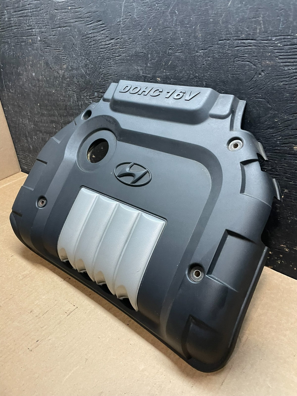 2002 to 2005 Hyundai Sonata 2.4L Engine Trim Cover OEM Y9488  DG2