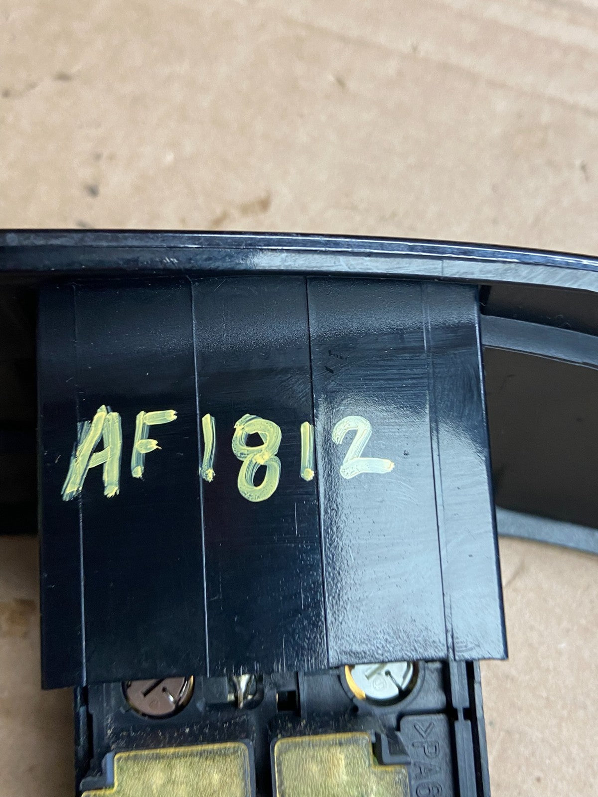 2004 to 2010 Toyota Sienna Left Side Climate Switches Bezel Trim AF1912 DG6