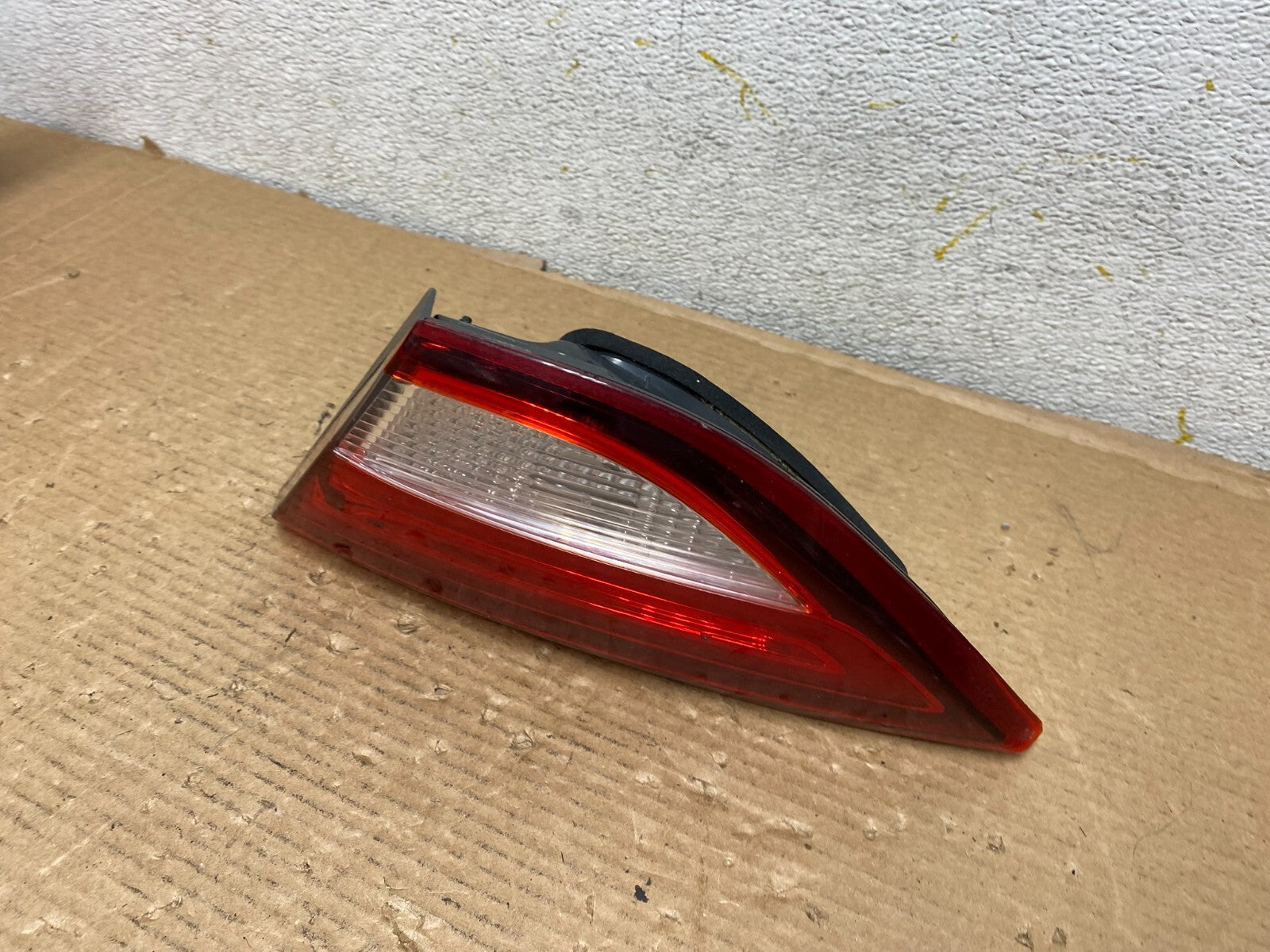 2015 to 2017 Chrysler 200 Sedan Right Passenger  Inner Tail Light Oem N9896 DW1
