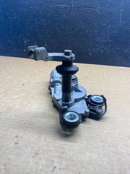 2015 to 2016 Ford Focus Rear Windshield Wiper Motor F1FB-17K441-AA AF6597 DG3